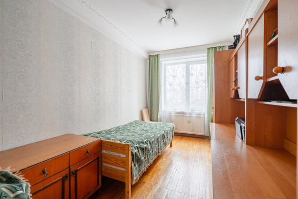 Продам трехкомнатную (3-комн.) квартиру, Партизана Германа ул, 18к2, Санкт-Петербург г