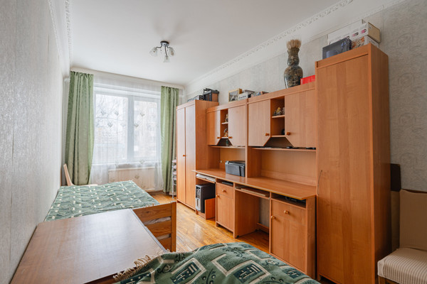 Продам трехкомнатную (3-комн.) квартиру, Партизана Германа ул, 18к2, Санкт-Петербург г