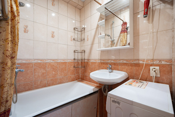 Продам трехкомнатную (3-комн.) квартиру, Партизана Германа ул, 18к2, Санкт-Петербург г