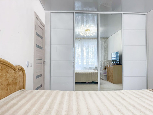 Продам трехкомнатную (3-комн.) квартиру, Григорьева ул, 12, Новороссийск г