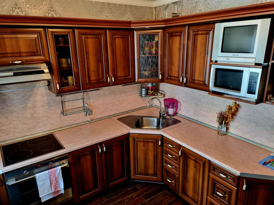 Продам трехкомнатную (3-комн.) квартиру, Бадаева ул, 8к2, Санкт-Петербург г
