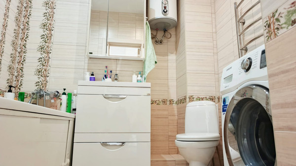 Продам двухкомнатную (2-комн.) квартиру, Батуринская ул, 165/13, Ростов-на-Дону г