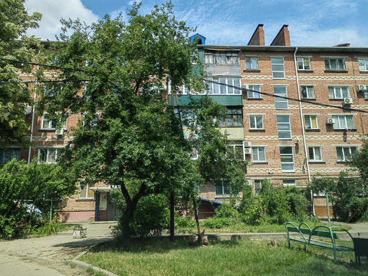 Продам двухкомнатную (2-комн.) квартиру, Ленина ул, 23, Белореченск г