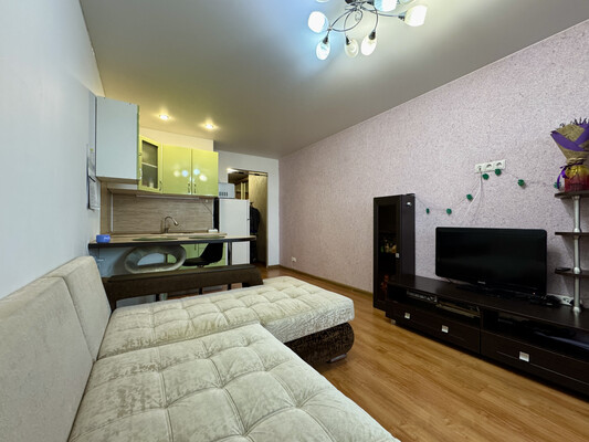 Продам однокомнатную (1-комн.) квартиру, Ленина ул, 184к5, Киров г