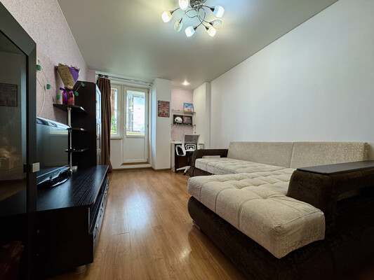 Продам однокомнатную (1-комн.) квартиру, Ленина ул, 184к5, Киров г