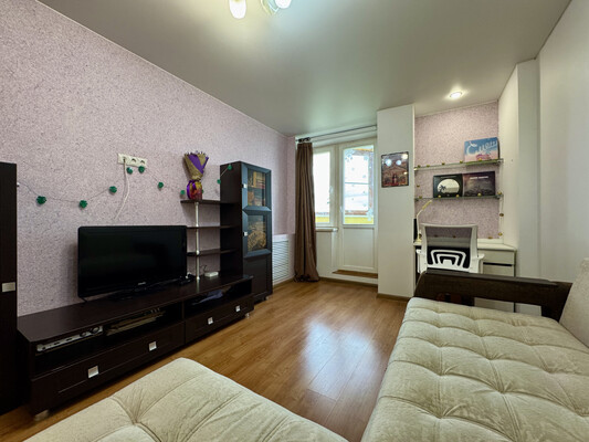 Продам однокомнатную (1-комн.) квартиру, Ленина ул, 184к5, Киров г