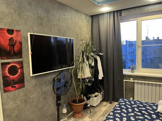 Продам трехкомнатную (3-комн.) квартиру, Ленина пр-кт, 35, Тосно г