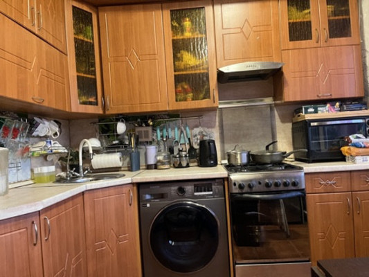 Продам трехкомнатную (3-комн.) квартиру, Ленина пр-кт, 35, Тосно г