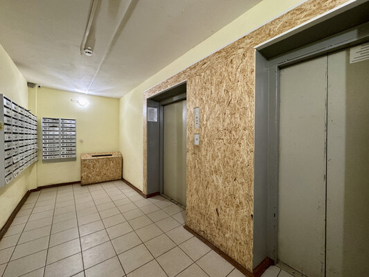 Продам однокомнатную (1-комн.) квартиру, Ленина ул, 184к5, Киров г