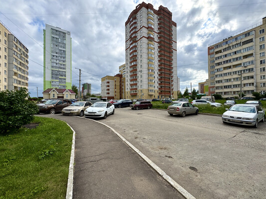 Продам однокомнатную (1-комн.) квартиру, Ленина ул, 184к5, Киров г