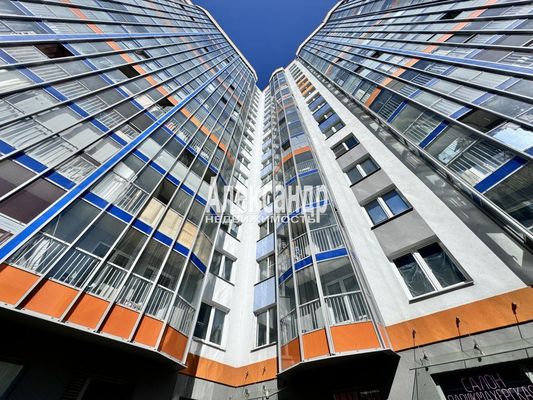 Продам однокомнатную (1-комн.) квартиру, Петровский б-р, 6к2, Мурино п