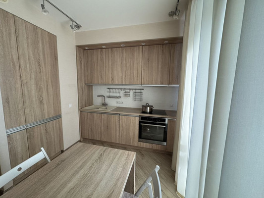 Продам трехкомнатную (3-комн.) квартиру, Горького ул, 168А, Калининград г