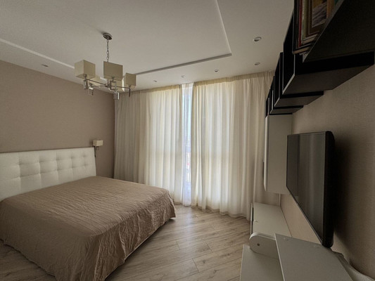 Продам трехкомнатную (3-комн.) квартиру, Горького ул, 168А, Калининград г
