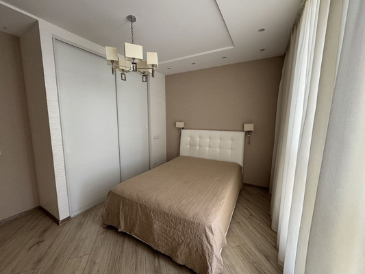Продам трехкомнатную (3-комн.) квартиру, Горького ул, 168А, Калининград г