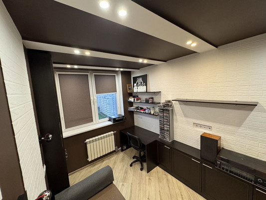 Продам трехкомнатную (3-комн.) квартиру, Горького ул, 168А, Калининград г