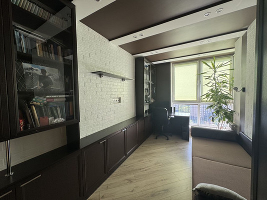 Продам трехкомнатную (3-комн.) квартиру, Горького ул, 168А, Калининград г