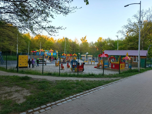 Продам трехкомнатную (3-комн.) квартиру, Горького ул, 168А, Калининград г