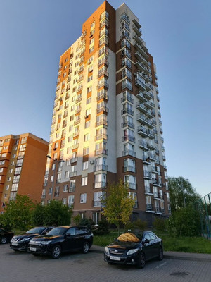 Продам трехкомнатную (3-комн.) квартиру, Горького ул, 168А, Калининград г