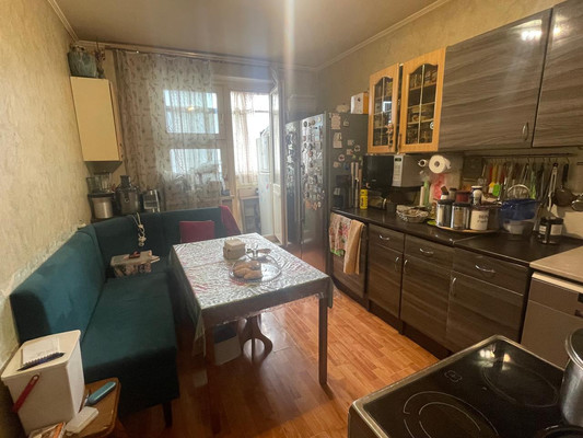 Продам трехкомнатную (3-комн.) квартиру, Марьинский Парк ул, 13, Москва г