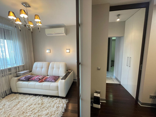 Продам однокомнатную (1-комн.) квартиру, Ковров пер, 4к2, Москва г