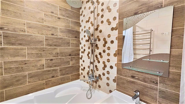 Продам трехкомнатную (3-комн.) квартиру, Лесная ул, 7к1, Ерино д