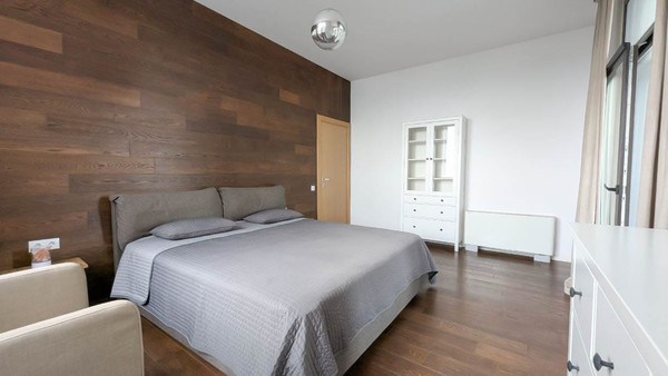 Продам трехкомнатную (3-комн.) квартиру, Московская ул, 57к1, Краснодар г
