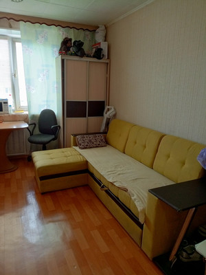 Продам комнату в 8-комн. квартире, Беринга ул, 32Ак2, Санкт-Петербург г