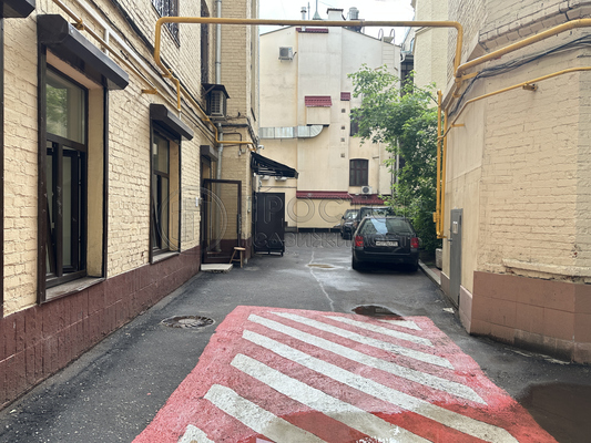 Продам трехкомнатную (3-комн.) квартиру, Козихинский М. пер, 10с2, Москва г
