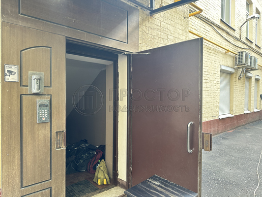 Продам трехкомнатную (3-комн.) квартиру, Козихинский М. пер, 10с2, Москва г