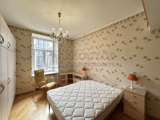 Продам трехкомнатную (3-комн.) квартиру, Козихинский М. пер, 10с2, Москва г