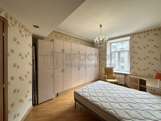 Продам трехкомнатную (3-комн.) квартиру, Козихинский М. пер, 10с2, Москва г