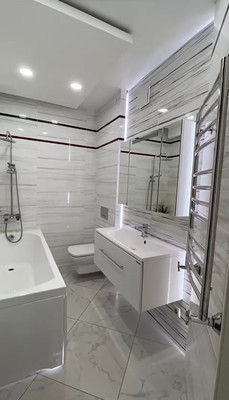 Продам трехкомнатную (3-комн.) квартиру, 1 мкр, 35, Кропоткин г