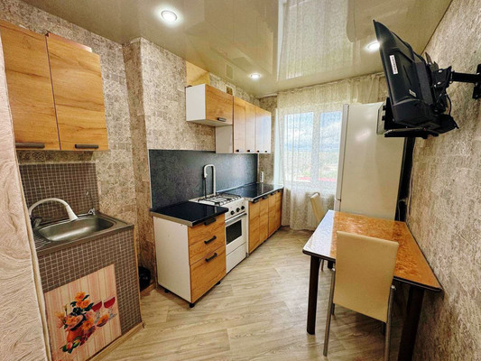 Продам двухкомнатную (2-комн.) квартиру, Вокзальная ул, 93к2, Комсомольск-на-Амуре г