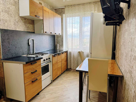 Продам двухкомнатную (2-комн.) квартиру, Вокзальная ул, 93к2, Комсомольск-на-Амуре г