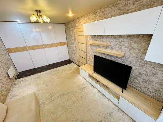 Продам двухкомнатную (2-комн.) квартиру, Вокзальная ул, 93к2, Комсомольск-на-Амуре г