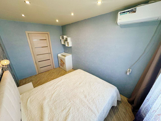 Продам двухкомнатную (2-комн.) квартиру, Вокзальная ул, 93к2, Комсомольск-на-Амуре г
