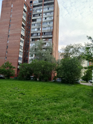 Продам 4-комн. в 6-комн. квартире, Ударников пр-кт, 49к2, Санкт-Петербург г