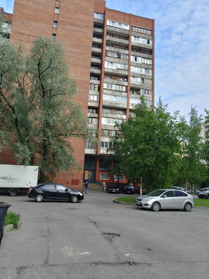 Продам 4-комн. в 6-комн. квартире, Ударников пр-кт, 49к2, Санкт-Петербург г
