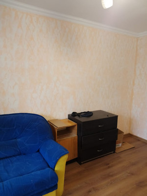 Продам 4-комн. в 6-комн. квартире, Ударников пр-кт, 49к2, Санкт-Петербург г