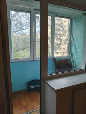 Продам 4-комн. в 6-комн. квартире, Ударников пр-кт, 49к2, Санкт-Петербург г
