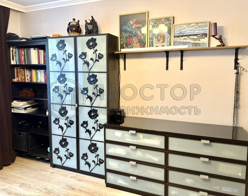 Продам трехкомнатную (3-комн.) квартиру, Генерала Антонова ул, 4к1, Москва г