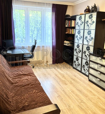 Продам трехкомнатную (3-комн.) квартиру, Генерала Антонова ул, 4к1, Москва г