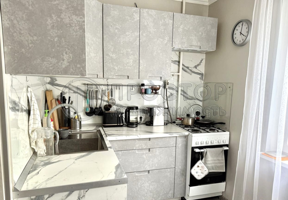 Продам трехкомнатную (3-комн.) квартиру, Генерала Антонова ул, 4к1, Москва г