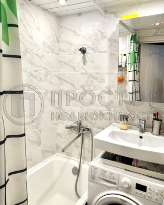 Продам трехкомнатную (3-комн.) квартиру, Генерала Антонова ул, 4к1, Москва г