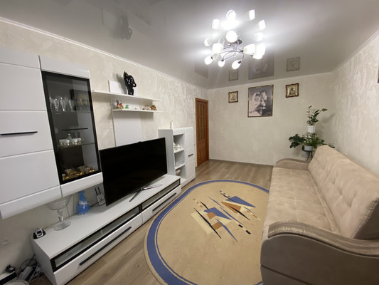Продам двухкомнатную (2-комн.) квартиру, Интернациональная ул, 26, Нижневартовск г
