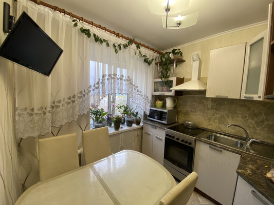 Продам двухкомнатную (2-комн.) квартиру, Интернациональная ул, 26, Нижневартовск г