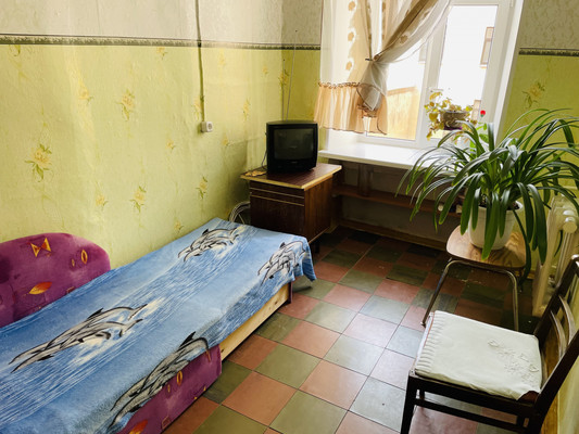 Продам комнату в 17-комн. квартире, Лодыгина пер, 7А, Санкт-Петербург г