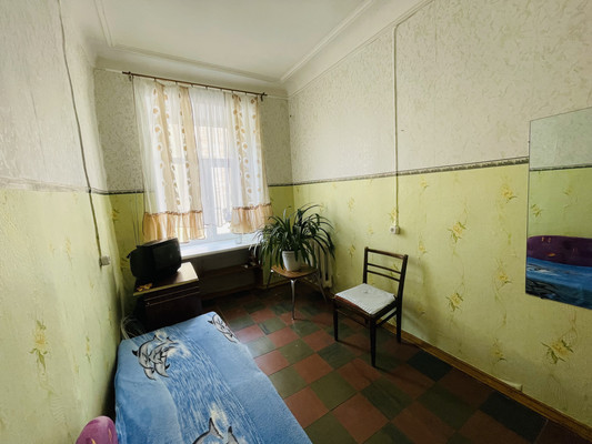 Продам комнату в 17-комн. квартире, Лодыгина пер, 7А, Санкт-Петербург г
