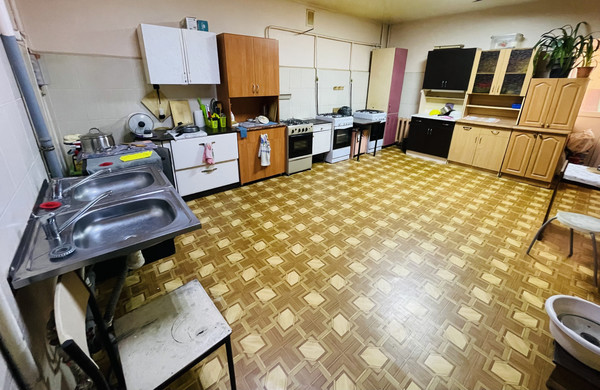 Продам комнату в 17-комн. квартире, Лодыгина пер, 7А, Санкт-Петербург г