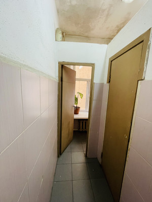 Продам комнату в 17-комн. квартире, Лодыгина пер, 7А, Санкт-Петербург г